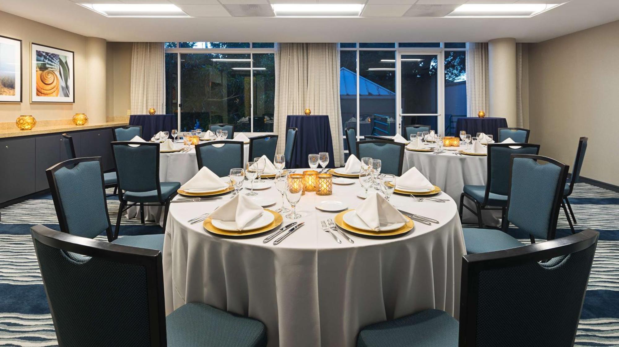Doubletree By Hilton San Diego Del Mar Exterior photo