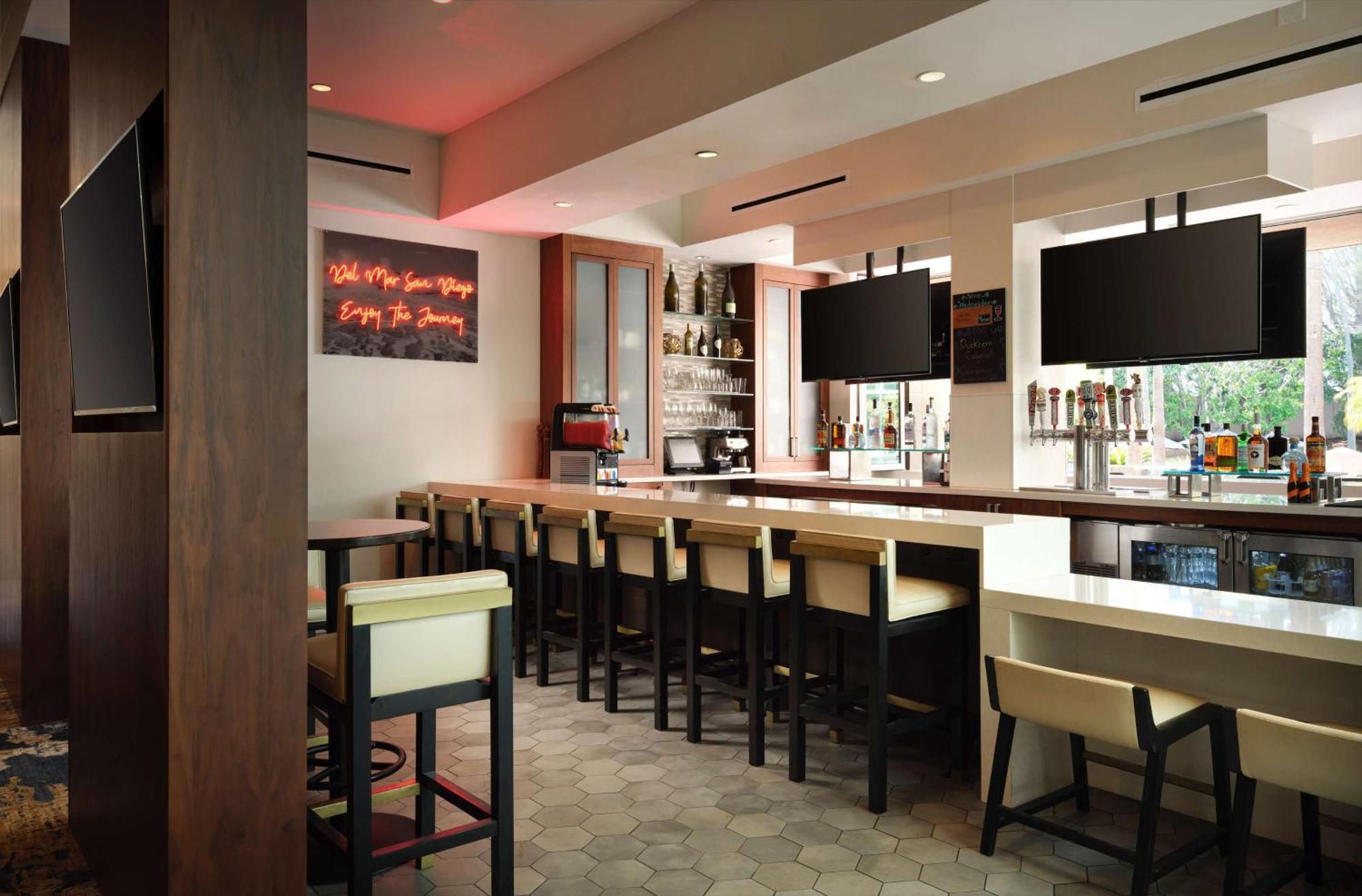 Doubletree By Hilton San Diego Del Mar Exterior photo